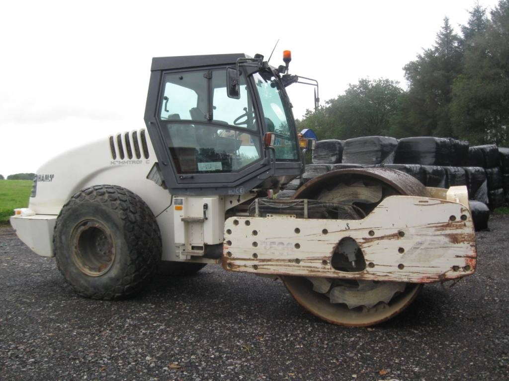 Self propelled heavy vibratory smooth roller (equipped with mountable sheep foot jackets)