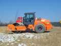 Self propelled heavy vibratory smooth roller (equipped with mountable sheep foot jackets)